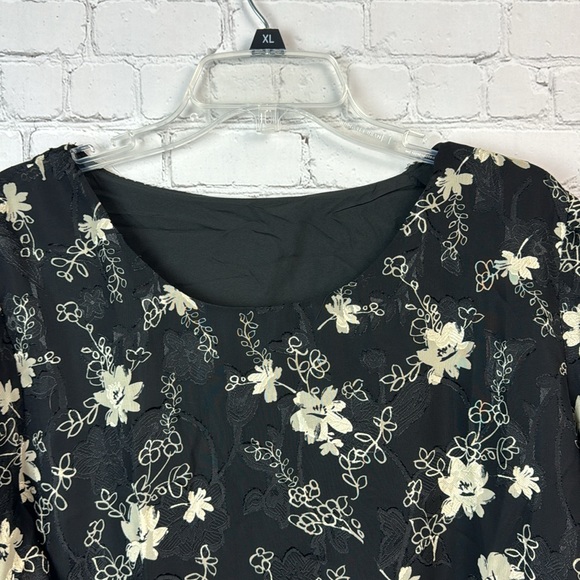 BloomChic Black Floral Split Sleeve Chiffon Sheer Overlay Blouse Plus Si… - Picture 4 of 7